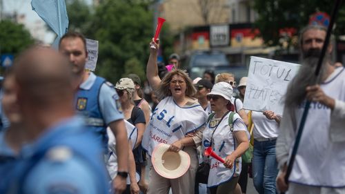 Majoritatea categoriilor de bugetari amenință cu greve și proteste, în perioada următoare, după ce tonul l-au dat magistrații și angajații primăriilor de comune și orașe, sub presiunea măsurilor de restructurare promovate de Guvernul Bolojan