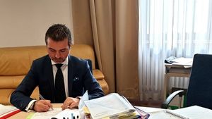 EXCLUSIV Cum va arăta noua ierarhie a funcționarilor publici în propunerea radicală de reformă a administrației. Marius Vasiliu, secretar de stat: ”Salarizare egală la muncă egală, nu la funcție egală”
