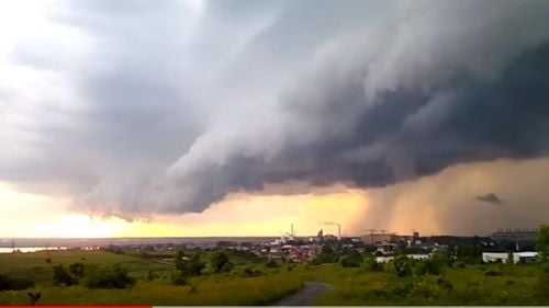 Cod portocaliu de furtună în județul Tulcea. Se anunță ploi torențiale și vijelii în jumătate de țară. Atenționarea este valabilă până luni seara