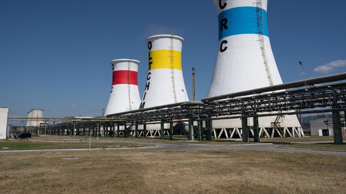 BREAKING Combinatul chimic Chimcomplex concediază aproape 400 de angajați