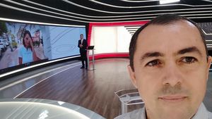 ActiveWatch: Comisia de Etică și Arbitraj din televiziunea publică riscă să își piardă independența / Directorul știrilor TVR, Laurențiu Ciocăzanu, este incompatibil legal și moral pentru a candida la funcția de membru al Comisiei