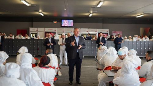 Nicolae Ciucă, la o întâlnire cu românii din Spania: Din acest an nu veți mai fi nevoiţi să renunţați la cetăţenia română când o solicitați pe cea spaniolă