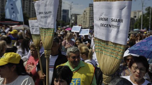 LIVE Circa 15.000 de participanți la mitingul profesorilor / Sute de elevi s-au alăturat protestului / „România, trezește-te! Fără educație moare orice nație!” / Greva generală din școli continuă / Nou protest marți, la Cotroceni