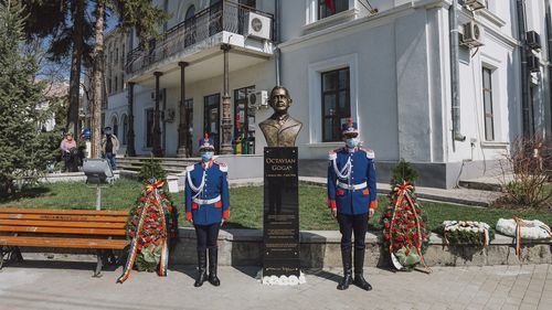 Ziarul de Iași: Bustul lui Goga din Copou a dispărut  / O asociație din Arad a cerut recent Primăriei Iași să îl îndepărteze / Poetul e acuzat de atitudine fascistă și antisemită