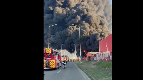 Incendiu la o fabrică de polistiren din Arad / Au fost emise două mesaje RO-Alert