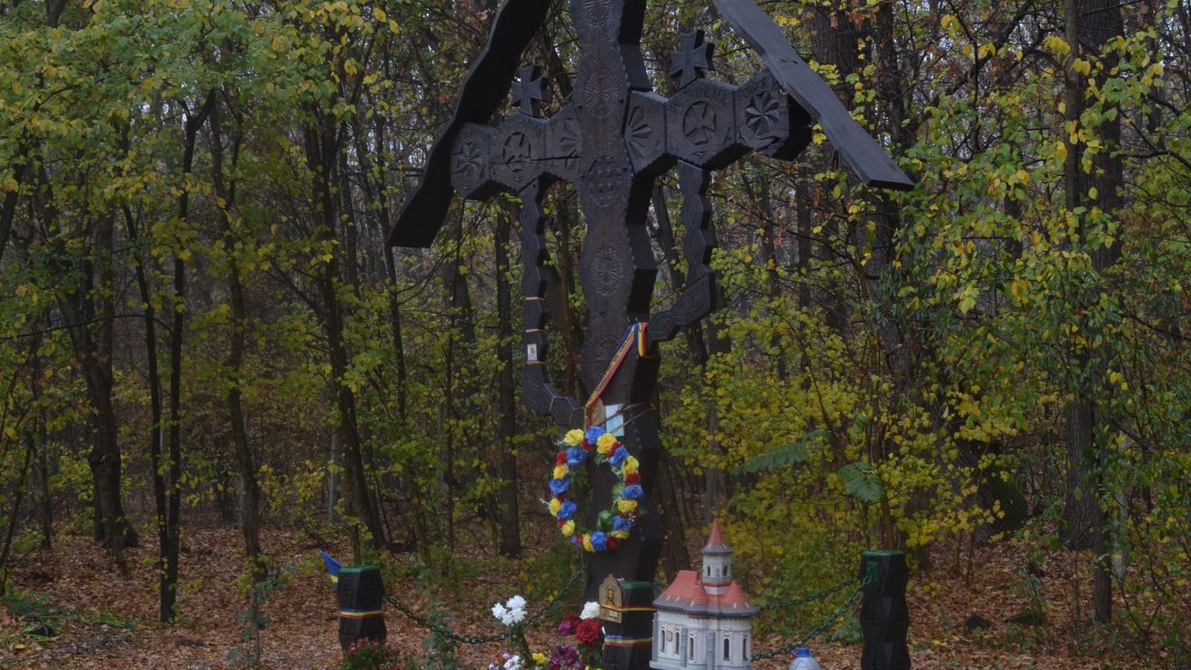 Anchetă după ce troiţa din Tâncăbeşti, unde era comemorat liderul legionar Corneliu Zelea Codreanu, a fost distrusă