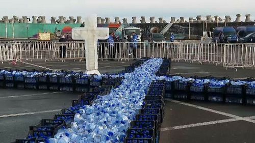 Arhiepiscopia Tomisului a vândut sticle goale pentru agheasmă cu 1 leu bucata. Sunt făcute de un apropiat al lui ÎPS Teodosie