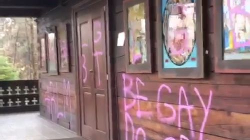 Anchetă penală după vandalizarea bisericii de lemn din cartierul Titan din București