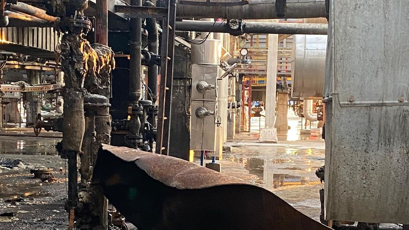Bărbatul rănit în explozia de la Rafinăria Petromidia, internat în Constanța, susţine că starea sa de sănătate nu este aşa de bună cum a anunţat compania: "Să vă fie ruşine!"