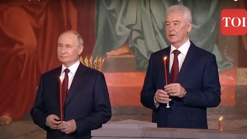 VIDEO După ce a declarat un armistițiu de 30 de ore, Putin a fost prezent la slujba de Paşte unde Patriarhul Kirill a cerut ca „pacea durabilă şi justă să poată fi stabilită în vastele întinderi ale Rusiei istorice”