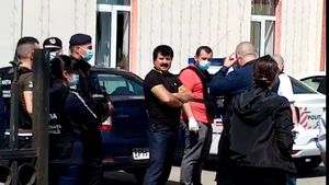 Tribunalul Prahova a dispus arestul preventiv pentru primarul comunei Ciorani, Marin Voicu, și pentru alte 15 persoane acuzate că au fraudat alegerile locale din 27 septembrie