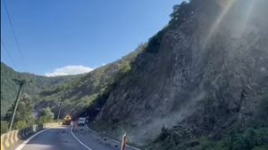 VIDEO Lucrări pe Valea Oltului, între Călimănești și Câineni, după tragedia provocată de o stâncă căzută pe DN7