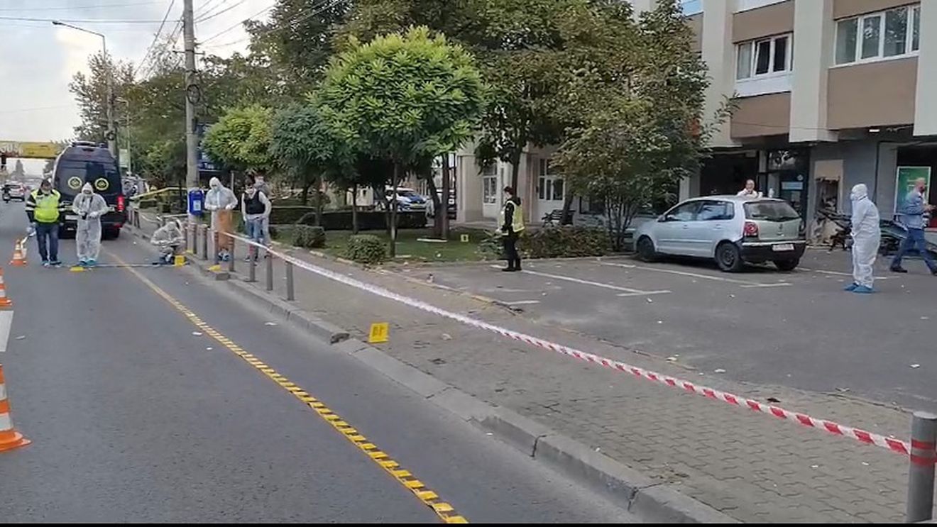 Detalii despre spargerea bancomatelor din Otopeni: cei trei suspecți au folosit un dispozitiv artizanal, aveau pelerine verzi și măști chirurgicale