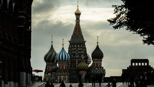 Putin le cere rușilor de ziua națională să fie patrioți într-un „moment dificil” pentru țară / Medvedev a postat o imagine editată cu drapelul Rusiei fluturând în piața centrală din Kiev