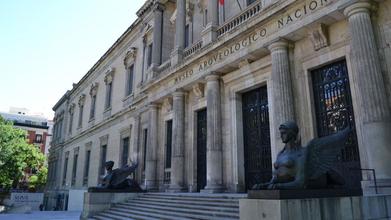 Tezaure getice, brățări dacice sau Șarpele Glykon: 835 de artefacte de excepție din muzeele României vor fi expuse la Madrid, pentru a marca 140 de ani de relații diplomatice dintre cele două state