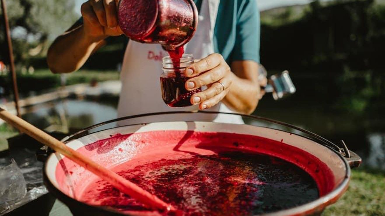 Zeci de producători și-au anunțat prezența la târgul ”Iaşiul în bucate tradiţionale, ecologice, montane”: Carne, Pește, dulcețuri, zacuscă și vin