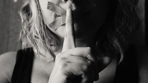 ANALIZĂ Presa controlată de moguli a ignorat marele subiect al zilei: desființarea de către guvern a instituției care ar trebui să analizeze suspiciunile de plagiat din teza de doctorat a premierului Ciucă / PNL a plătit 14 milioane de lei presei în acest an