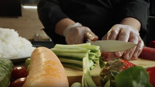 De ce sushi-ul din România nu este la fel ca în Japonia / Chef Cătălin Petrescu: „Fiecare bucătar își pune amprenta”