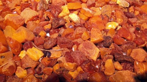 60 de kg de chihlimbar, găsite într-un tir care urma să ajungă în Vama Siret / Valoarea Puțin peste 100 de mii de lei