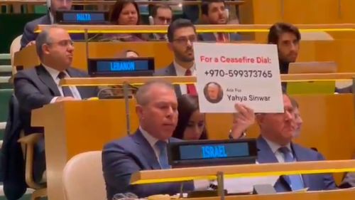 VIDEO "Pentru încetarea focului, sunați-l pe Yahya Sinwar": Ambasadorul Israelului la ONU a arătat numărul de telefon al liderului teroriștilor Hamas pe o pancartă, în fața Adunării Generale