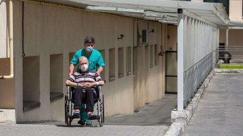 Eșecul statului în sănătate, atestat de un raport oficial: Ministerul Sănătății nu a deschis nici un spital nou / Jumătate din spitale sunt mai vechi de 50 de ani / Alocarea fondurilor pentru investiții este netransparentă