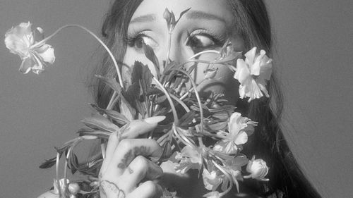 Ariana Grande intră într-o nouă eră artistică odată cu lansarea celui mai recent single, „Hate That I Made You Love Me”