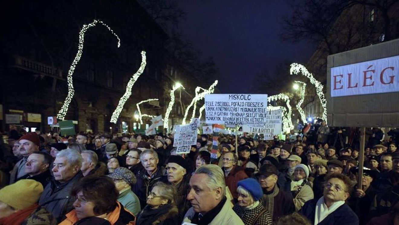 VIDEO Doi deputaţi ai opoziţiei din Ungaria au fost scoși cu forţa din sediul televiziunii publice