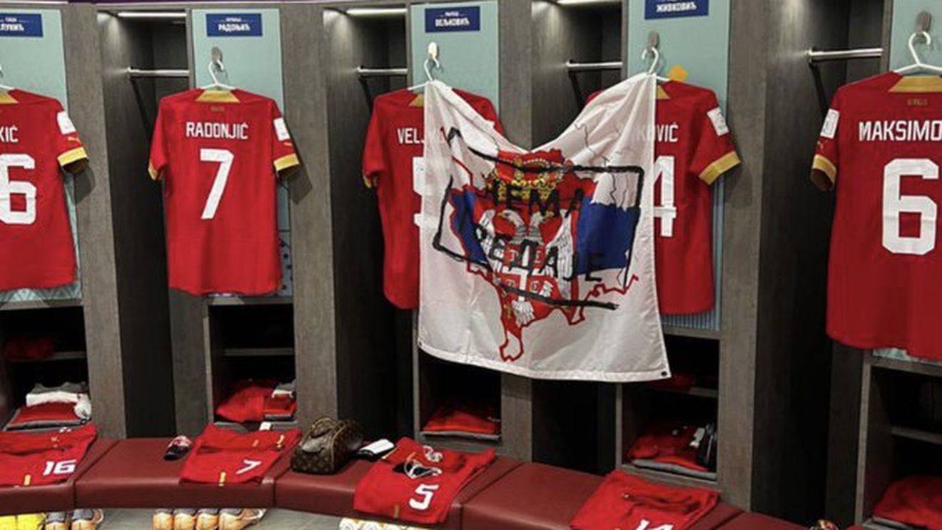 Federaţia din Serbia, vizată de o procedură disciplinară a FIFA după ce jucătorii au afişat în vestiar un banner controversat cu harta statului Kosovo