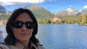 Încă o renunțare în partidul PLUS: Oana Popescu, fost secretar de stat la Muncă, s-a retras de pe lista candidaților la europarlamentare