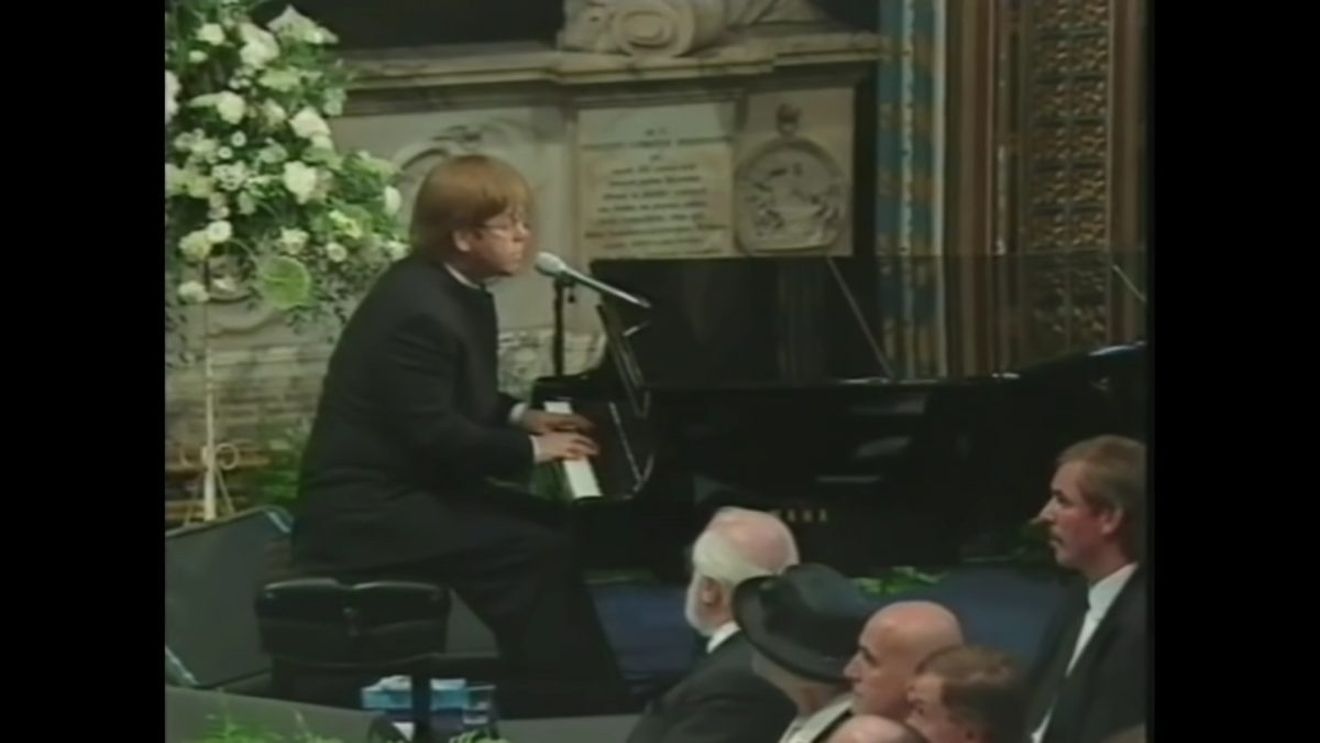 VIDEO Palatul Buckingham nu a vrut ca Elton John să cânte „Candle In The Wind” la funeraliile prinţesei Diana: „Prea sentimentală”