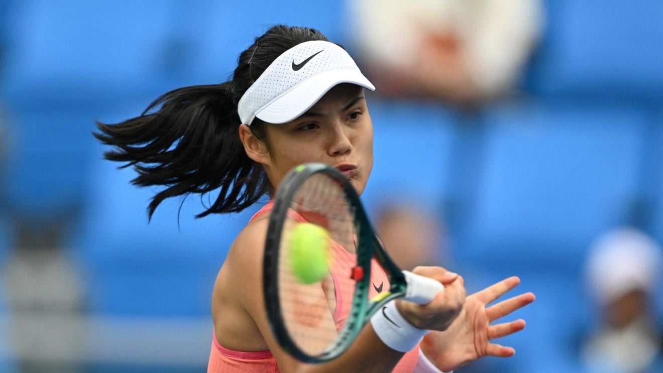 VIDEO Emma Răducanu, prăbușire inexplicabilă: A ratat trei mingi de meci și a cedat decisivul cu 6-0 la WTA Beijing