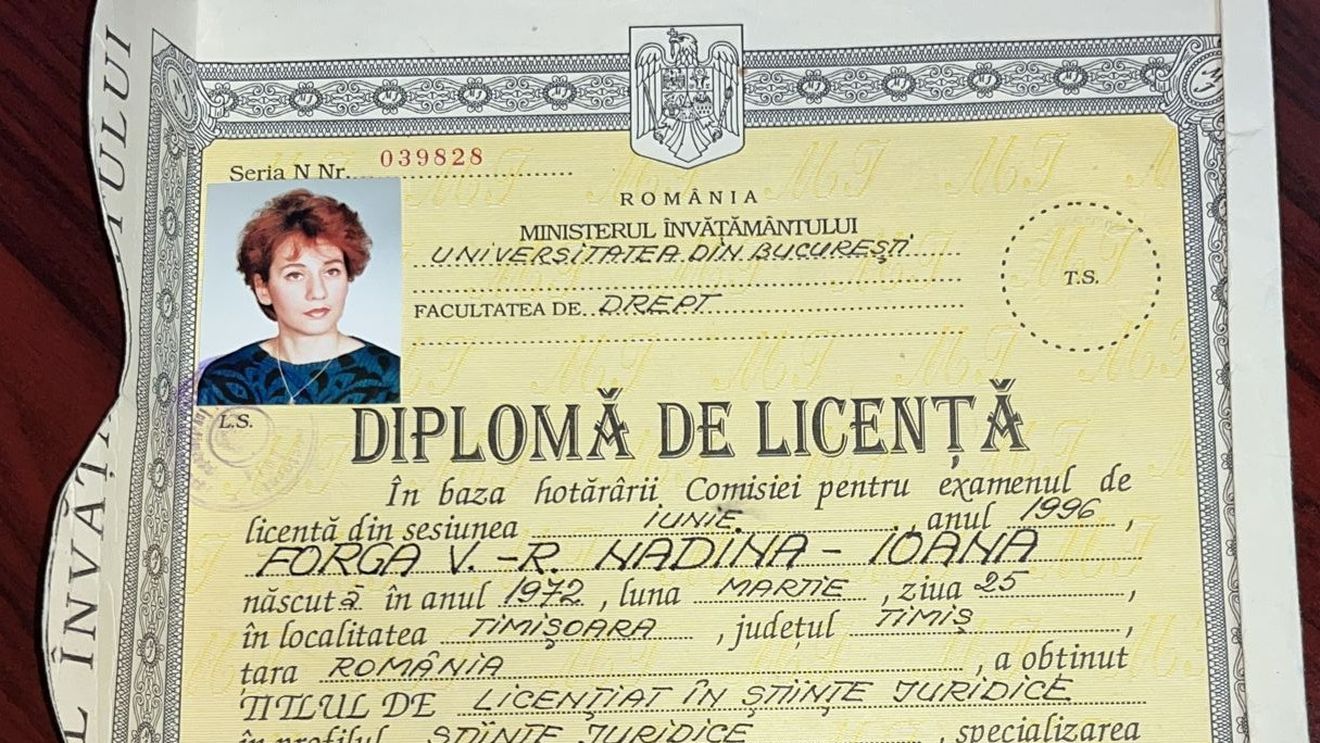 Purtătoarea de cuvânt a Guvernului își publică diploma de licență obținută la Universitatea București, după ce a urmat cursurile unei facultăți private