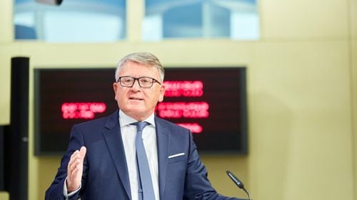 Un comisar european îndeamnă la adoptarea săptămânii de muncă de patru zile în Uniunea Europeană în sectoarele afectate de penurii de forţă de muncă