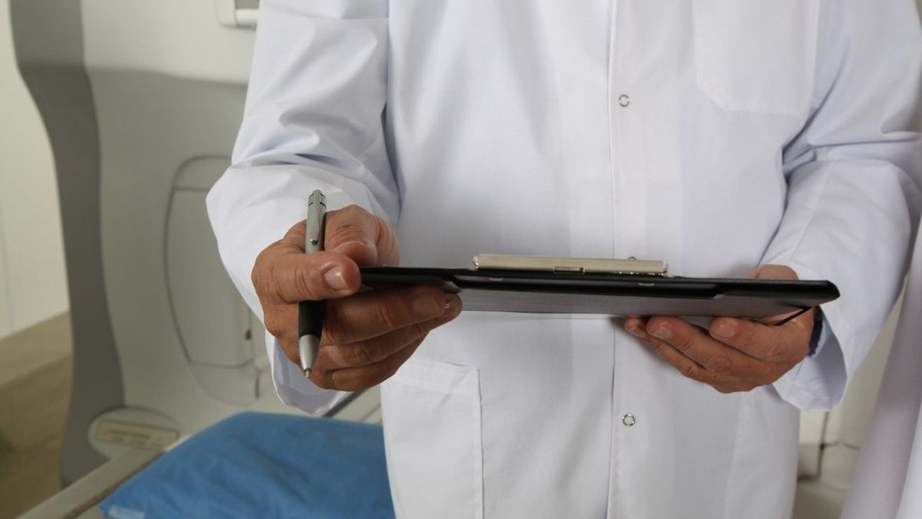 Consultații medicale la fereastră, de teama infectării cu coronavirus, în Bistrița-Năsăud