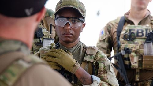 VIDEO Prima femeie de culoare aleasă de FBI pentru a se alătura unei echipe SWAT: ”Nu prea mă gândesc la oamenii care mă privesc”