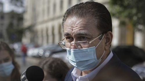 Prefectul Capitalei: Nu mai sunt locuri la ATI. Colentina va deveni spital COVID-19/ Medicii şi asistenţii de la şcolile care au trecut în scenariul roşu vor fi detaşaţi la spitalele care tratează pacienţi bolnavi de coronavirus