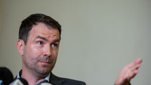 Cătălin Drulă: ”Epidemia de incompetenţă face ravagii în Guvernul României/ Prim-plagiatorul ţării, Nicolae Ciucă, încearcă să se laude cu investiţiile, dar spune el însuşi că realizarea planului de investiţii pe 2022 era, în luna iulie, „undeva la 30%”