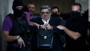 Președintele partidului neonazist Zori Aurii a fost condamnat la 13 ani închisoare, alături de mai mulți lideri ai formațiunii