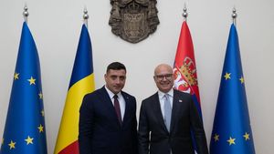George Simion, întâlnire cu reprezentanţii comunităţilor româneşti din Timoc şi Voievodina, alături de premierul Serbiei / Șeful Guvernului de la Belgrad este un susținător al Rusiei