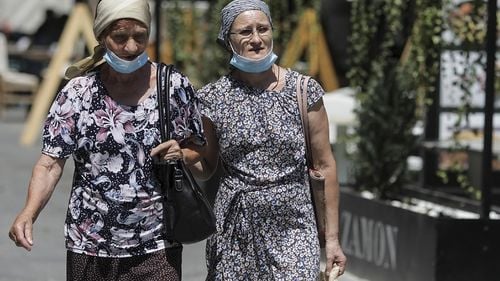 O comună din Dâmbovița intră în scenariul roșu COVID: masca devine obligatorie în toate spațiile publice / Incidența în localitate a trecut de 4 la mie, de la care se instituie carantina de noapte în weekend