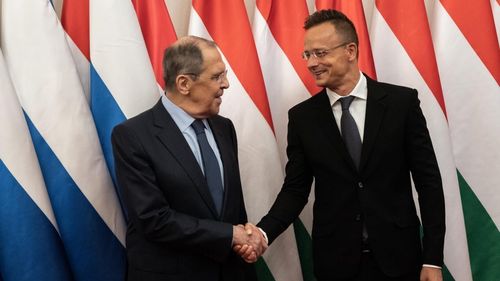 Ministrul ungar de Externe apără legăturile Budapestei cu Moscova după întâlnirea cu omologul rus.  "Rusia a făcut întotdeauna parte din realitatea Europei Centrale”