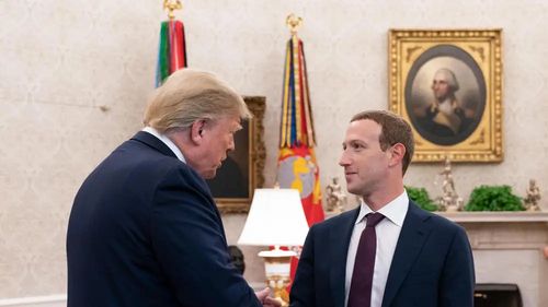 VIDEO Donald Trump, despre CEO-ul Facebook: „Mark Zuckerberg obișnuia să vină la Casa Albă să mă pupe-n fund”