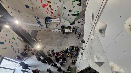 FOTO Sală de cățărare construită de la zero în Timișoara. Clădirea este concepută pe trei etaje. Noul sport olimpic începe să prindă și în România