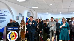 Jurnalistul britanic Charlie Ottley a depus jurământul pentru a deveni şi cetăţean român/ Minstrul Justiţiei, prezent la ceremonia organizată de Autoritatea Naţională pentru Cetăţenie