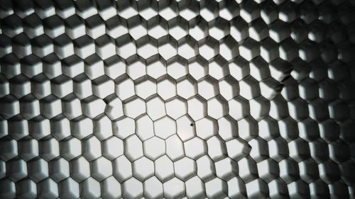 Metalul care se autoregenerează iese din sfera filmelor SF: Oamenii de știință au obținut primele rezultate în mediul de laborator