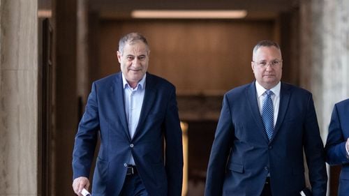 Cancelaria premierului, controlată de un PNL-ist, își dublează numărul de posturi și preia bugete și instituții subordonate de la secretariatul general, condus de un PSDist - proiect