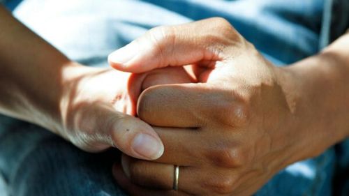 De ce persoanele cu Alzheimer nu îşi mai recunosc familia şi cum ar putea fi prevenit acest simptom devastator? / Cercetătorii oferă o potenţială explicaţie