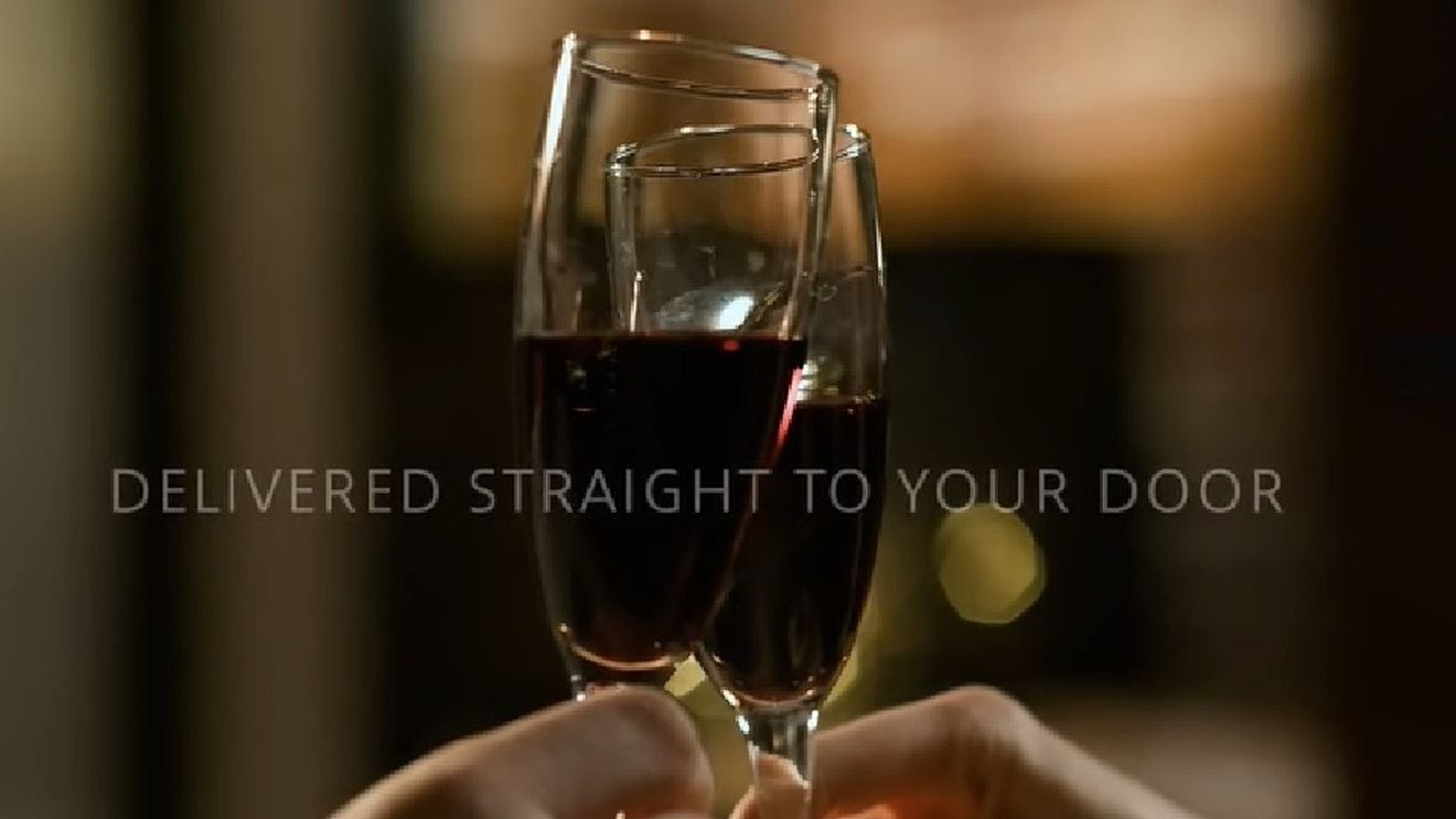 American Airlines a lansat un serviciu de livrare la domiciliu de vinuri de lux / Compania aeriană deține o cantitate mare de vin, din cauza scăderii numărului de călători