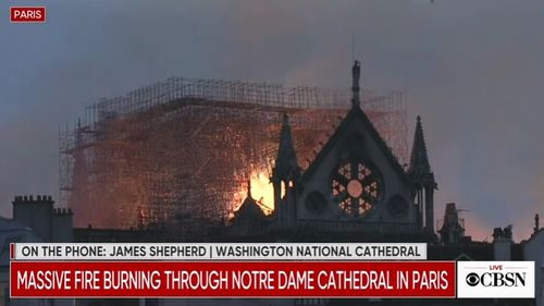 VIDEO Incendiu la Notre-Dame. Parizienii se roagă și cântă în stradă
