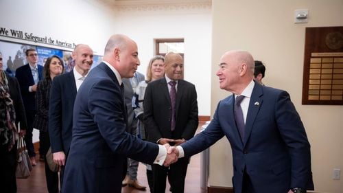 Ceremonie la Washington pentru desemnarea României ca participant în Programul Visa Waiver / ”România a devenit un model pentru parteneriatele pe care le vom stabili în viitor, în cadrul programului Visa Waiver”